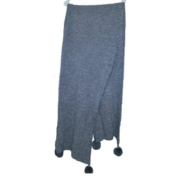 Women's Oversized Knit Sweater Scarf with Pom-Pom Details NWT - Picture 5 of 5